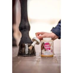 Soulhorse Loves B&E Hoefolie Enja`s #Pony-Pedicure 450ml -Waldhausen || Kentucky Horsewear || Norton Verkoop be 8145 benseundeicke soulhorse enjas ponys pedikure 2.53ed0a