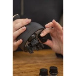 Imperial Riding Grooming & Relexation IRHVolta Massageborstel One Size -Waldhausen || Kentucky Horsewear || Norton Verkoop imperial riding massageborstel dsc06983 683x1024.947ce2