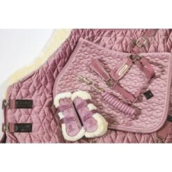 Kentucky Horsewear Kentucky Kogelbeschermer Young Horse Velvet Vegan Bont Oud Roze -Waldhausen || Kentucky Horsewear || Norton Verkoop kentucky 179a4722.96c893