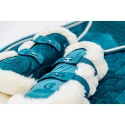 Kentucky Horsewear Kentucky Kogelbeschermer Young Horse Velvet Vegan Bont Emerald -Waldhausen || Kentucky Horsewear || Norton Verkoop kentucky 179a4831.f7afab 1