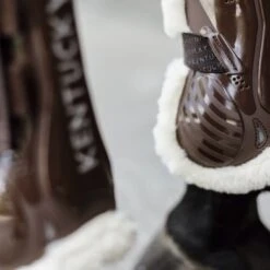 Kentucky Horsewear Kentucky Peesbeschermers Velcro Vegan Sheepskin Bruin M -Waldhausen || Kentucky Horsewear || Norton Verkoop kentucky 485a0947 564c22e810080218547dfa1c1093aa08 article photobook l.8110d7