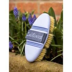 LeMieux Borstel Scrubbing Brush Mist -Waldhausen || Kentucky Horsewear || Norton Verkoop lmx 3n6a5602 edit.b642eb